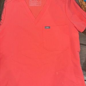 Figs salmon pink one pocket scrub top